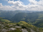 Markant sticht im Südosten der Hochvogel aus dem Panorama