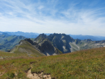 Der Ausblick vom Großen Daumen auf den Grat des Hindelanger Klettersteigs