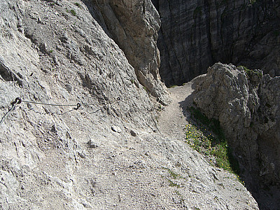 ...führt uns zuerst in eine Schlucht