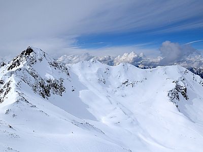 Links im Westen das Windegg, weiter rechts das Wetterkreuz