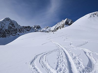 Nachdem wir uns nach Südwesten halten, wird es etwas steiler