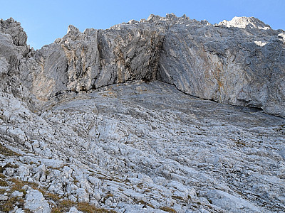 Die Spitze des Bügeleisens befindet sich nun direkt über uns