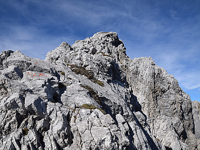 Der Aufstieg zur Hinteren Karlspitze erfolgt rechts nach Norden