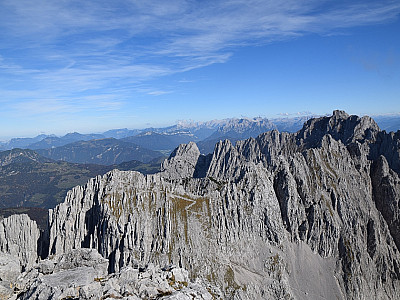 Etwas weiter links die Hintere Goinger Halt und das Lärchegg