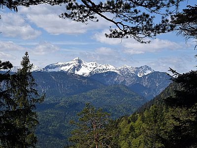 Im Südwesten der noch schneebedeckte Daniel