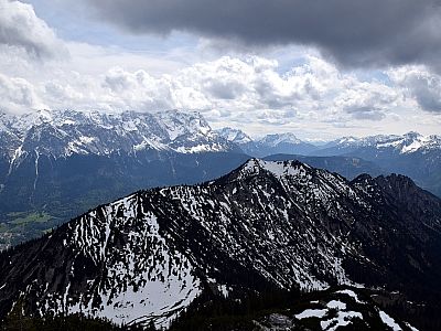 Der Hohe Ziegspitz im Süden