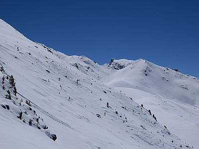 Weiter links zeigt sich die Eiskarspitze