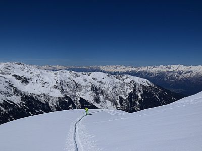 Im Norden ist immer mehr vom bereits schneefreien Inntal zu sehen