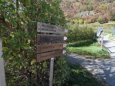 Hier verlassen wir die Hauptstraße und ...