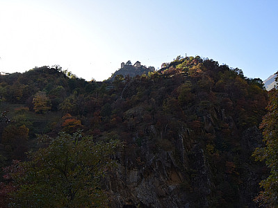 Auf der gegenüberliegenden Talseite können wir nun auf den Wohnsitz Reinhold Messners Schloss Juval blicken