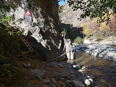 Die erste Seilversicherung findet sich am Klettergarten Juval