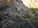 ... überqueren wir auf der wackeligen Seilbrücke den Schnalsbach