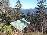 ...und passieren eine kleine Hütte