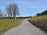 ...und biegen am Schwarzenberg in den Feldweg Richtung Hocheck ein