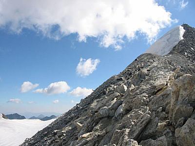 Vor dem Gipfel eröffnet sich einem der...