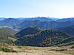 Hinten zeigen sich die Berchtesgadener Alpen und die Loferer Steinberge