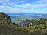 ...und werden vom Blick zum Chiemsee begleitet