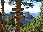 ...steigen wir hinuter zum Abzweig zur Staudacher Alm und zur Schnappenkirche