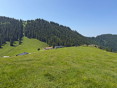 Blick zurück zu den Jochbergalmen