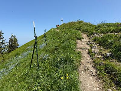 Wer wenden uns dem Gipfelkreuz zu...