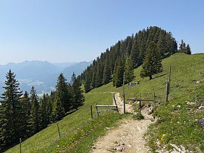 Wir queren links am Zwölferspitz vorbei