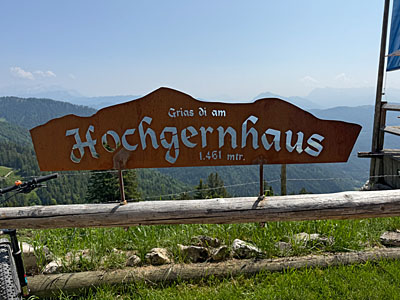Wir verlassen das Hochgernhaus, ...