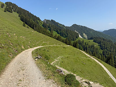 Wir folgen weiter dem Fahweg...
