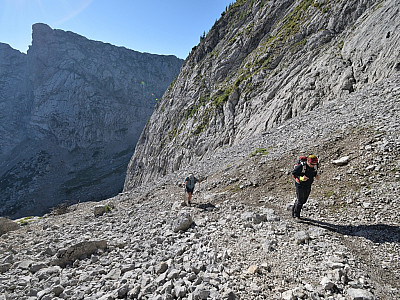 Steil zieht sich die Rinne hinauf zum Schönen Fleck