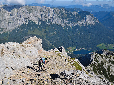 Rechts ist schön der Hintersee zu sehen