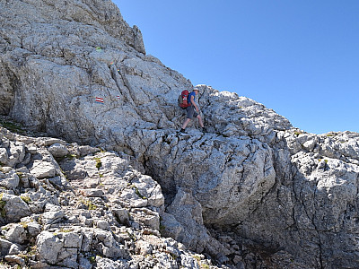 Wir folgen den Markierungen durch die Felsen