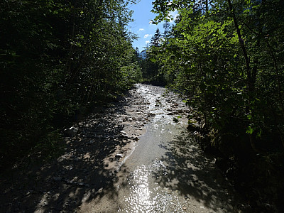 ... fünf Minuten später überqueren wir den Klausbach