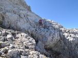 Wir folgen den Markierungen durch die Felsen