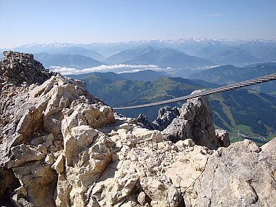 ...spannt sich scheinbar...