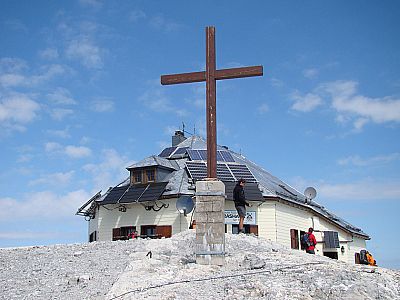 Gipfelkreuz und Matrashaus