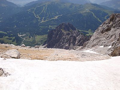 ...erwartet uns ein Schneefeld