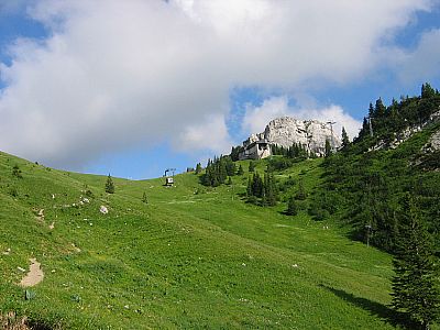 Hinten der Taubenstein, davor die Bergstation