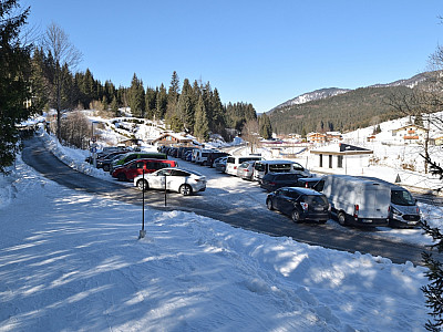 Der Parkplatz nördlich von Achental ist meist gut besucht