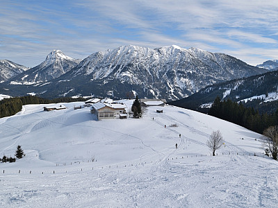 Der Blick auf die malerisch gelegene Falkenmoosalm 