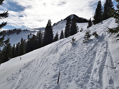 Auf der Ostseite queren wir nach Süden.  