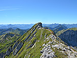 Blick über den weiteren Gratverlauf...