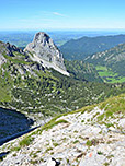 Mit Blick zum Geiselstein geht es durchs Fensterl hindurch