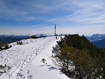 Das weitläufige Gipfelareal der Hochplatte