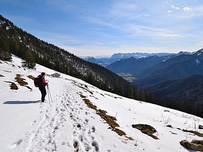 Das Kaisergebirge, links im Bild  die Bergwachthütte
