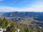 Im Osten der Hochfelln und der Hochgern hinter Marquartstein