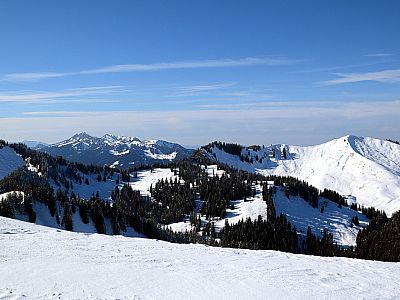 Ganz rechts im Nordwesten die Seekarspitze