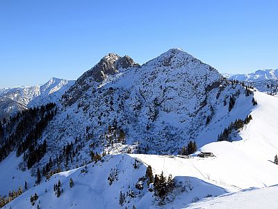 Im Südosten der Buchstein und der Roßstein