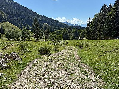 ...erreichen wir ein Hochtal...
