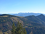Blick zum Kaisergebirge, links im Hintergrund zeigen sich die Hohen Tauern