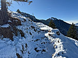 Vor uns zeigen sich der Karkopf und das Feichteck