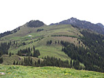Links die Rampoldplatte, rechts die Hochsalwand